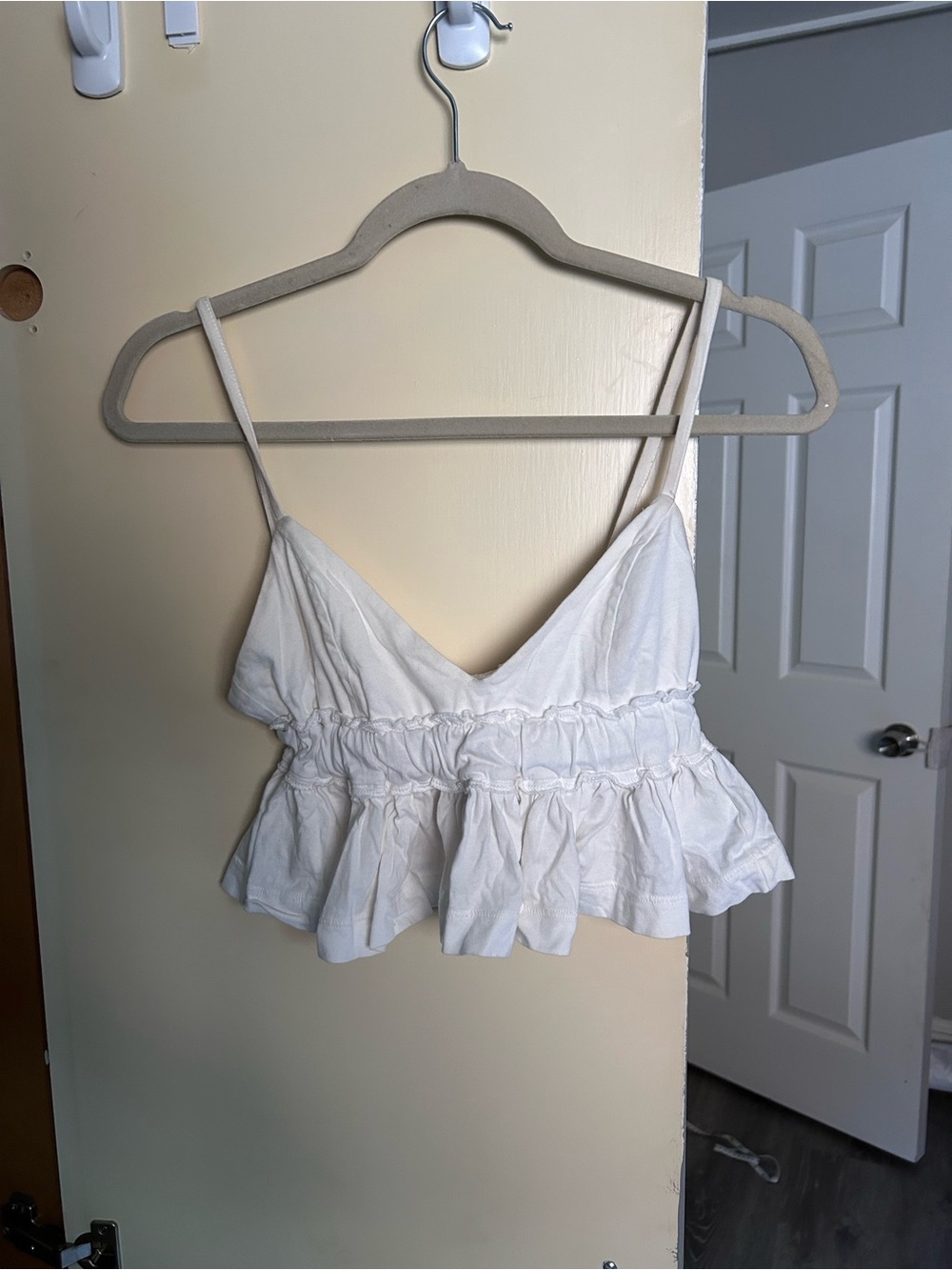 Urban Outfitters White Silence + Noise crop top Size XS